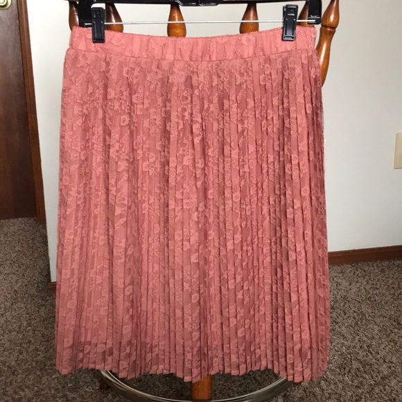 Floral lace pleated skirt - Picture 3 of 3
